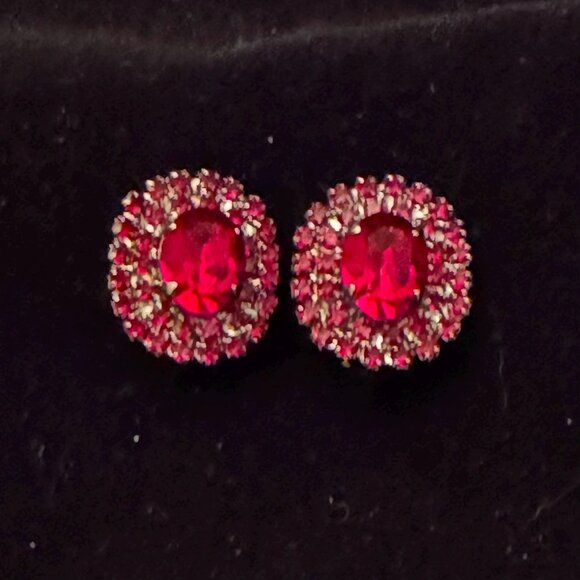 Vintage Red glass Ruby clip on earrings 5/8 inch wide prong set - Picture 7 of 10